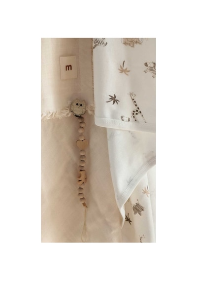 My Baby Kumsal 80x90 Cm 1 Adet Penye 1 Adet Muslin Battaniye 1 Adet Emzik Askısı 3lü Set Kutulu 4924 Krem Safari Krem Safari My Baby Kumsal 80x90 Cm 1 Adet Penye 1 Adet Muslin Battaniye 1 Adet Emzik Askısı 3lü Set Kutulu 4924 Krem Safari Krem Safari