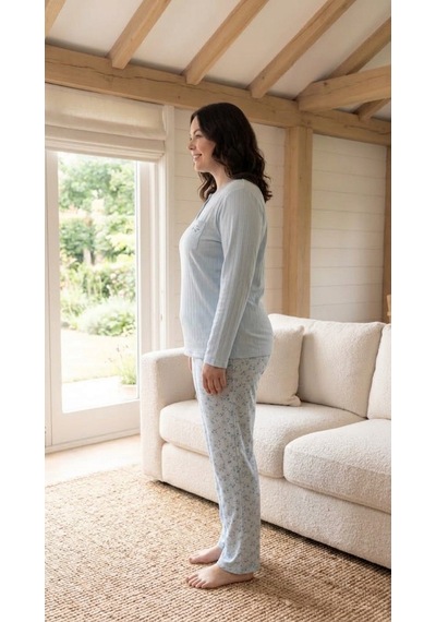 Eyfuze Kadın Kışlık Büyük Beden Desenli Yakası Düğmeli Uzun Kollu Pijama Takımı Buz Mavisi Eyfuze Kadın Kışlık Büyük Beden Desenli Yakası Düğmeli Uzun Kollu Pijama Takımı Buz Mavisi