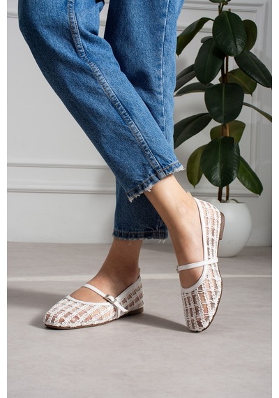 Dabab Shoes Rıvena Kadın Beyaz Tül Üzeri Nakış Detaylı Kare Burun Üstten Bantlı Düz Taban Mary Jane Babet