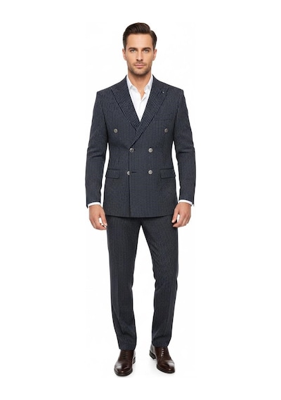 İtalyan Kesim Lacivert Kruvaze Takım Elbise Modern Slim Fit Çizgili Kumaş Detaylı Lacivert İtalyan Kesim Lacivert Kruvaze Takım Elbise Modern Slim Fit Çizgili Kumaş Detaylı Lacivert