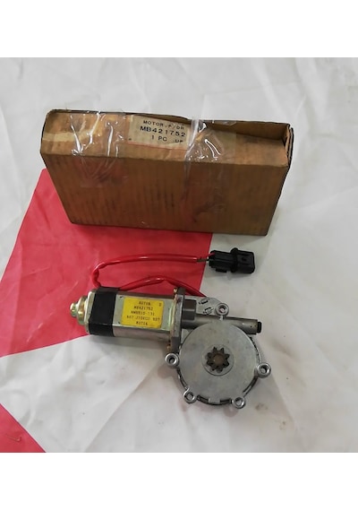 Mitsubishi L300 Sağ Cam Kriko Motoru MB421752