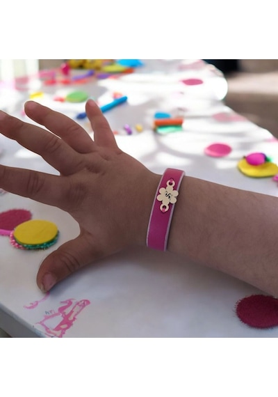 Ş Harfine Özel 14 Ayar Altın Plakalı Çiçek Motifli Doğal Pembe Derili Hediye Bileklik-383harf Ş