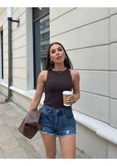 Lea Kayık Yaka Askılı %95 Pamuk Basıc Premıum Tuşe Bluz Acı Kahverengi