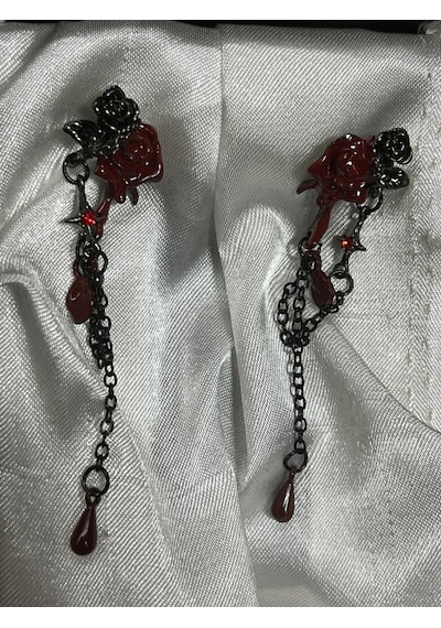 Dükkan Design Sallantılı Gotik Gül Küpe Kırmızı - Siyah