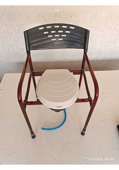 Taharet Musluklu Hasta Wc Sandalye Klozet Direk Wc Tuvalete Seyyar Sandalye Kolay Katlanır