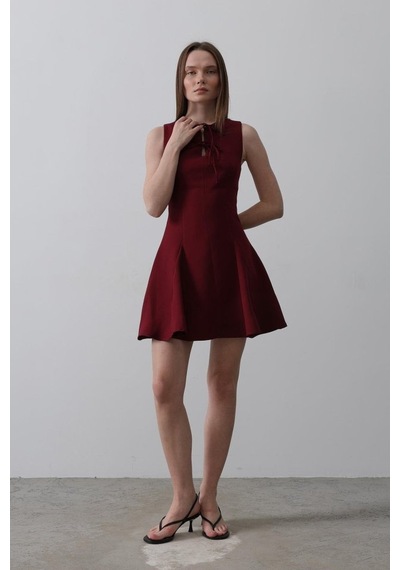 Dogutrend Fiyonk Detay Sıfır Kollu Mini Elbise - Bordo Dogutrend Fiyonk Detay Sıfır Kollu Mini Elbise - Bordo