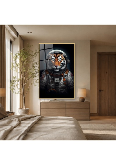 Astronot Kıyafetli Kaplan Portresi Gold Çerçeveli Cam Tablo