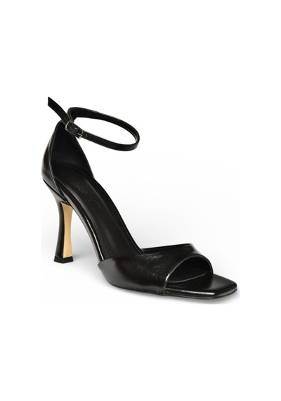 Fox Shoes Y569823309 Siyah İnce Topuklu Kadın Ayakkabı Siyah