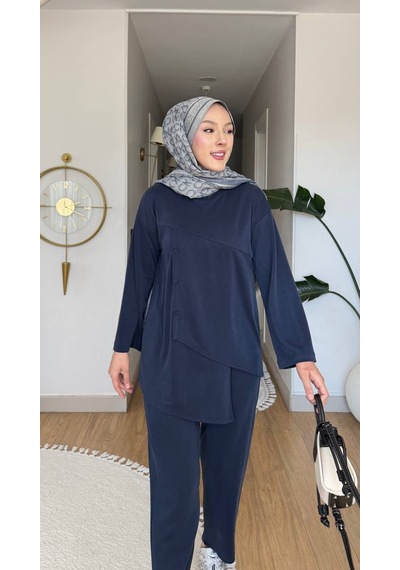 Lacivert & Açık Kahve Asimetrik Kesim İnce Pike Kumaş İkili Takım Modern Ve Rahat Şıklık Lacivert & Açık Kahve Asimetrik Kesim İnce Pike Kumaş İkili Takım Modern Ve Rahat Şıklık
