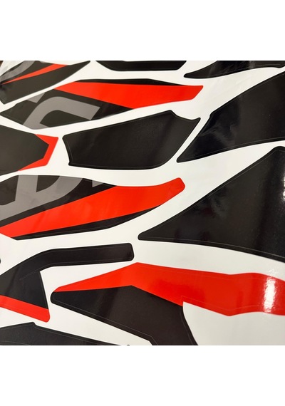 Cfmoto 250sr Kırmızı Desenli Parçalı Kaplama Sticker Etiket Model