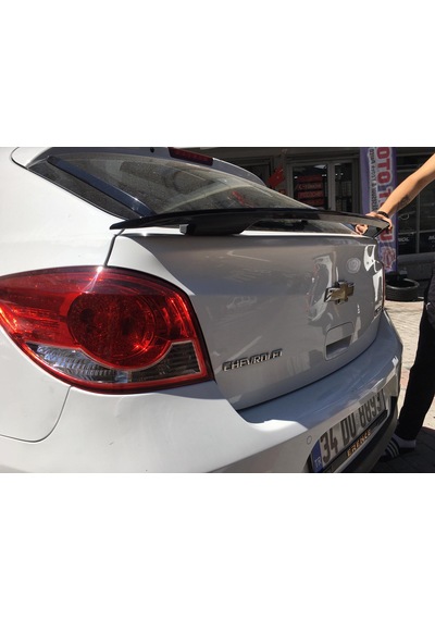 CRUZE HB BAGAJ SPOİLER AYAKLI YENİ MODEL KARBON