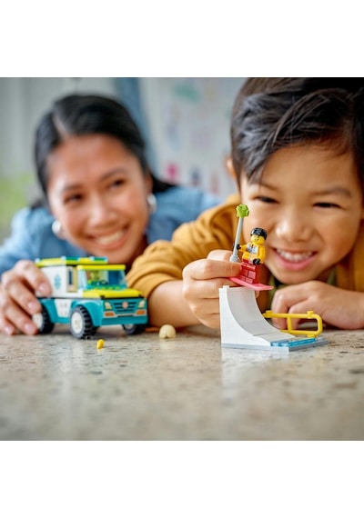 LEGO® City Acil Ambulansı ve Snowboardcu 60403 4+ Yaratıcı Oyuncak Yapım Seti - 79 Parça