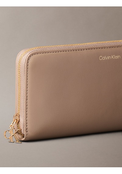 Calvin Klein Kadın Marka Logolu Pürüzsüz Yüzeyli Birden Fazla Kart Yuvalı Kağıt Para Bölmeli Bej Cüzdan Lv04f1093g Vfu