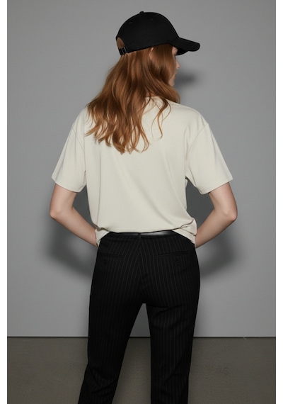 Soft&Basic Kadın %100 Organik Pamuk Oversize Fit Basic Yuvarlak Yaka T-shirt Ekru Soft&Basic Kadın %100 Organik Pamuk Oversize Fit Basic Yuvarlak Yaka T-shirt Ekru