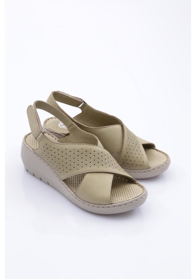 Dgn 1000 Kadin Delikli Kalin Topuk Sandalet 1000-2495-R15132 Bej