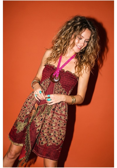 Fashion Cocktail Mistik Doğu Bohem Hint İşi Şal Desenli Püsküllü Hindistancevizi Aksesuarlı Bağlamalı Lastikli Simli Kumaş Straples Elbise Kırmızı Fashion Cocktail Mistik Doğu Bohem Hint İşi Şal Desenli Püsküllü Hindistancevizi Aksesuarlı Bağlamalı Lastikli Simli Kumaş Straples Elbise Kırmızı