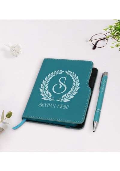 Kişiye Özel Çelenk Baş Harfli Isimli Turkuaz Termo Deri Defter Ka N11.2112