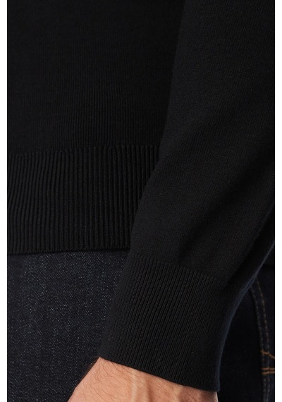 Guess Mason Regular Fit Bisiklet Yaka Logolu Erkek Kazak M6yr12z0917 Kazak M6yr12 Z0917 Jblk Siyah Guess Mason Regular Fit Bisiklet Yaka Logolu Erkek Kazak M6yr12z0917 Kazak M6yr12 Z0917 Jblk Siyah