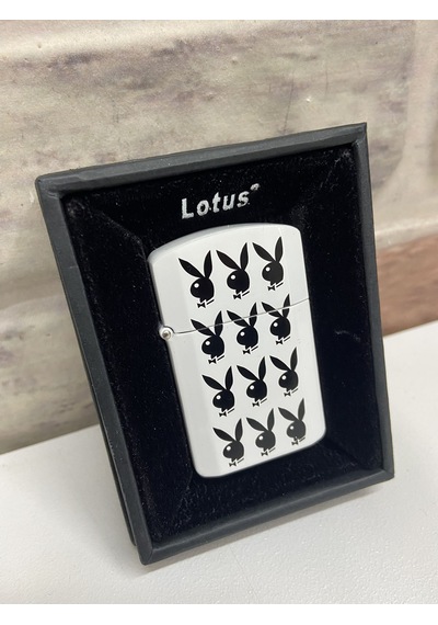 Lotus Marka Beyaz Siyah Tavşan Logolu Benzinli