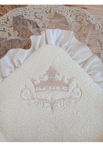 Yenidoğan Wool Yün Kumaş Taç Nakışlı Güpür Duvaklı Fiyonk Prizma Taş Unisex Kundak Bebek Battaniyesi Bej Renkli Çok Renkli