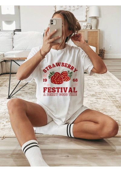 Noıssey Beyaz Strawberry Çilek Festival Baskılı Oversize Pembe Beyaz Kadın