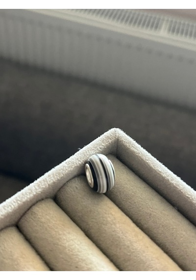 Çizgili Siyah Beyaz Murano Charm Gümüş