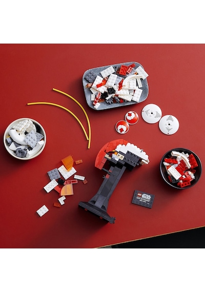 LEGO® 75327 Star Wars Luke Skywalker'ın (Kırmızı Beş) Kaskı 675 Parça