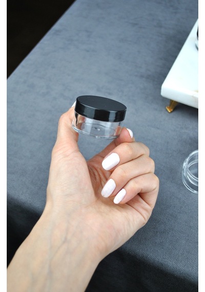 Qualitev 10 Adet Mika 10 Ml Krem Kavanoz Küçük 4 Cm Takı Siyah Kapaklı Mini Seyahat Krem Kavanozu Şeffaf