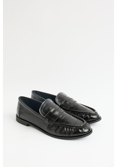 Lutvelizade Loafer 2517 Klasik Deri Görünümlü Oval Burun Siyah Su Yolu Kadın Loafer
