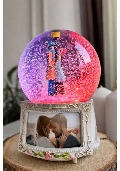 Kişiye Özel Fotoğraflı Mega Boy Otomatik Kar Püskürtmeli Işıklı Müzikli Kar Küresi - Pil Ve Hediye Paketi Dahil 16 Cm X 12 Cm