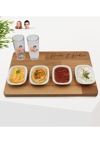 Kişiye Özel Sevgililer Karikatürlü 2 Li Rakı Bardağı Ve Meze Tabaklı Doğal Masif Ahşap Servis Sunum Tepsisi Model 8