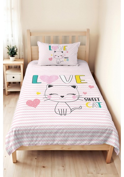 Evimde Bambaşka Pembe Kedi Kalpli Kız Çocuk Pike Takımı - Pastel Çizgili Bebek Odası Yatak Örtüsü - 160x220 CM Evimde Bambaşka Pembe Kedi Kalpli Kız Çocuk Pike Takımı - Pastel Çizgili Bebek Odası Yatak Örtüsü - 160x220 CM