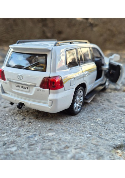 Oyuncak Araba Toyota Jip Land Cruiser V8 Model Araç Sesli &ışıbyz