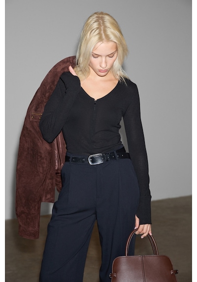 Grımelange Polunea Kadın V Yakalı Önü Fermuar Kapamalı Vücuda Oturan Slim Fit Siyah Bluz Siyah