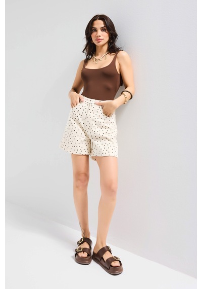 it's basic Kadın 7s6 Puantiye Desen Mom Fit Midi Boy Özel Kumaş Denim Şort Bej