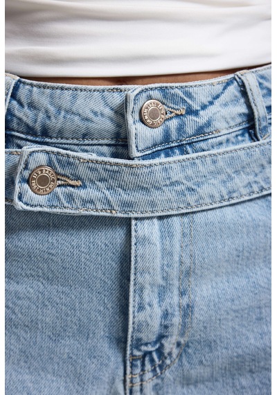 Itsbasic Kadın Kot Rengi 11s6-3 Relax Mom Kemer Detaylı Tasarım Denim Şort