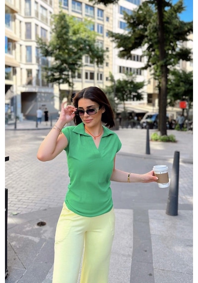Yeşil Polo Yaka, Kısa Kol, Fitilli Kaşkorşe Kumaş, Basic Kalıp/kesim, Spor Ve Günlük Bluz & T-shirt Benetton Yeşili