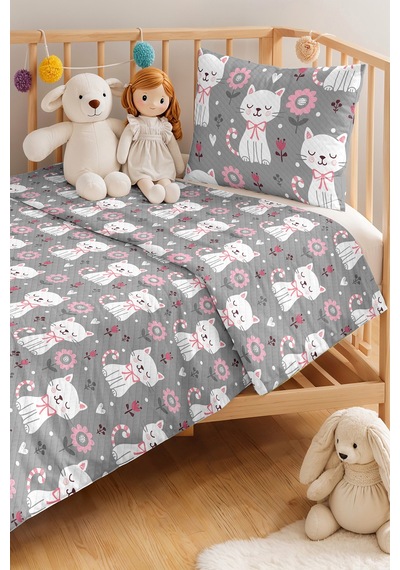 Evimde Bambaşka Kedi Gri Kız Çocuk Pike Takımı - Çiçekli Pembe Bebek Odası Mevsimlik Yatak Örtüsü - 160x220 CM Evimde Bambaşka Kedi Gri Kız Çocuk Pike Takımı - Çiçekli Pembe Bebek Odası Mevsimlik Yatak Örtüsü - 160x220 CM