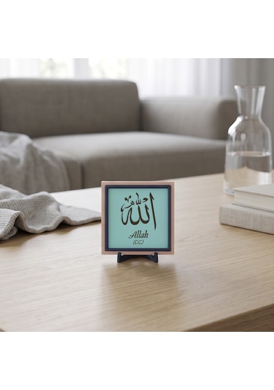 Allah C.c. Motifli Şık Dekoratif Obje, Modern Duruşuyla Her Mekana Uygun Maneviyat Odaklı 10x10 Cm