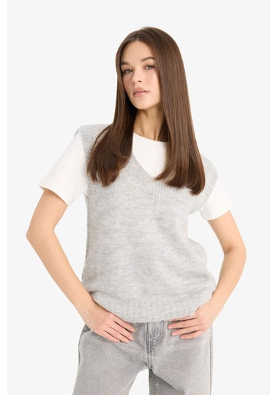 DeFacto 	Regular Fit V Yaka Basic Düz Triko Süveter F4635AX25SMGR211 Gri