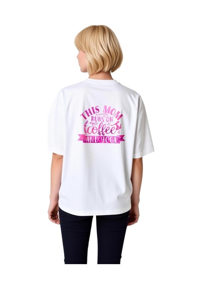 Paybuy Kahve Ve Yoga İle Yaşayan Anne Baskılı Kadın Oversize Tişört Beyaz