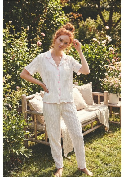 Medinenur Fırfır Detaylı Örme Kısa Kol Düğmeli Pijama Takımı Beyaz