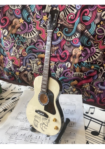 Akustik Gitar El Yapımı Ahşap Minyatür Hediyelik Biblo 25 Cm 4 Gi