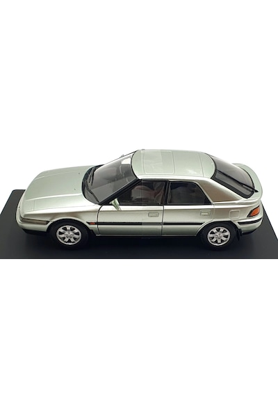 1:24 Ölçek Whitebox 1989 Mazda 323f Diecast Metal Minyatür Model Araba 10cm