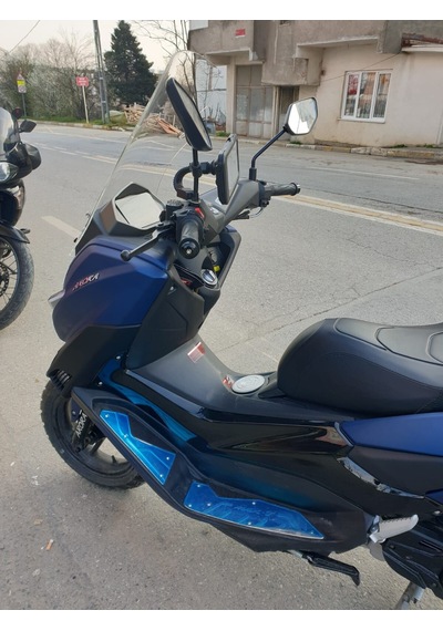 Motocam Arora Max T Ön Cam 2022-2026 Model 65cm Şeffaf Renkli 4mm Orta Boylu