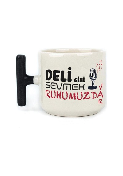 Deli Gibi Sevmek Ruhumuzda Var Baskılı Siyah Kulplu T Kupa