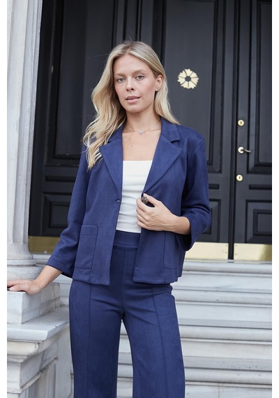 Kadın Yakalı Rahat Kesim Uzun Kol Hafif Likralı Süet Kumaş Düğmeli Cepli Blazer Ceket-lacivert Lacivert Kadın Yakalı Rahat Kesim Uzun Kol Hafif Likralı Süet Kumaş Düğmeli Cepli Blazer Ceket-lacivert Lacivert