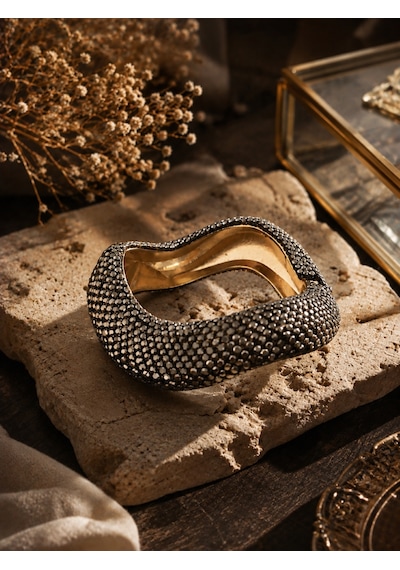 Siyah Taşlı Dalgalı Tasarım Kelepçe Bileklik - Gold İçi Kaplama Lüks Kadın Takı Füme