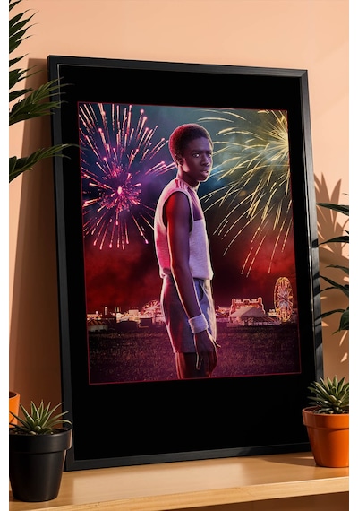 Stranger Things Lucas Sinclair Tasarım Çerçeveli Tablo - Retro Hawkins Yazı Sanatsal Duvar Dekoru Siyah Stranger Things Lucas Sinclair Tasarım Çerçeveli Tablo - Retro Hawkins Yazı Sanatsal Duvar Dekoru Siyah