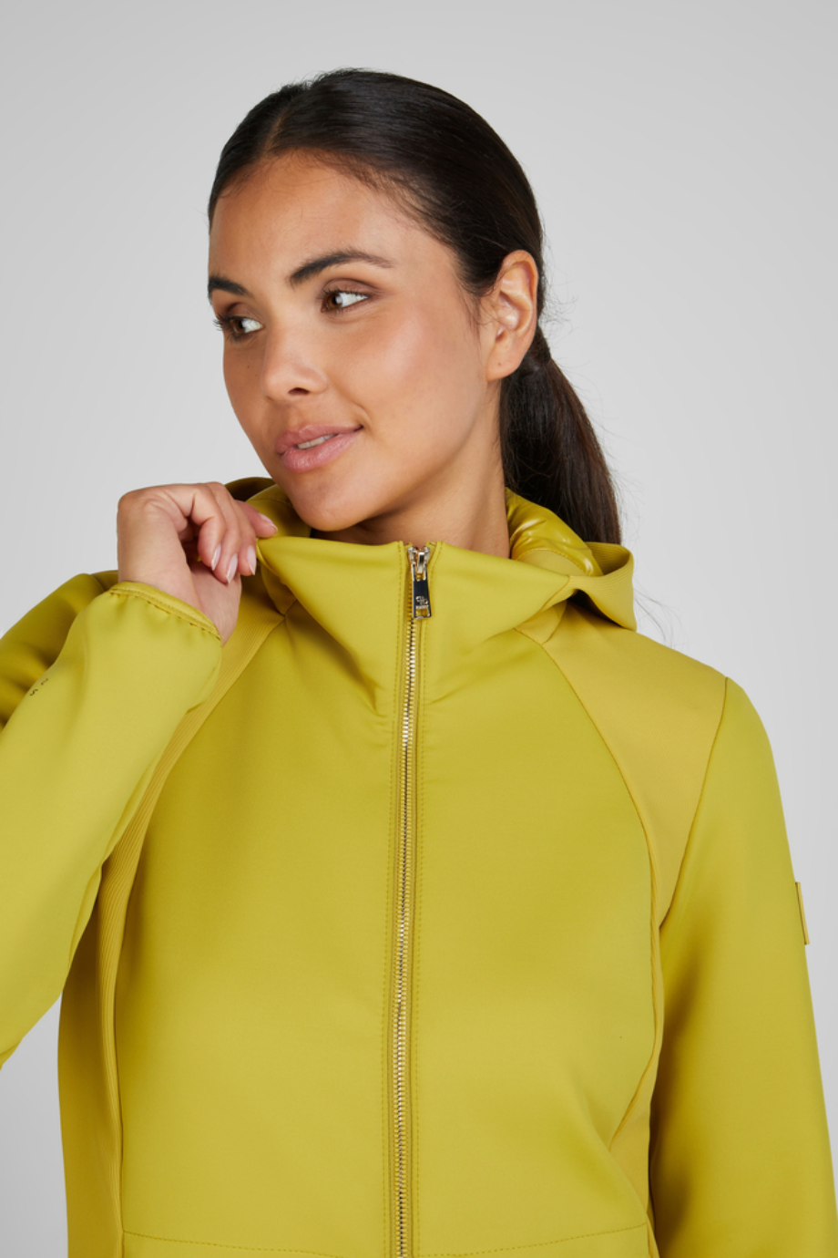 Pikeur Techjersey Jacket 7045 Kapüşonlu Fonksiyonel Spor Kadın Ceket Altın Zeytin
